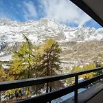 Apartment Near Lift *