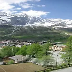 Apartment Near Lift